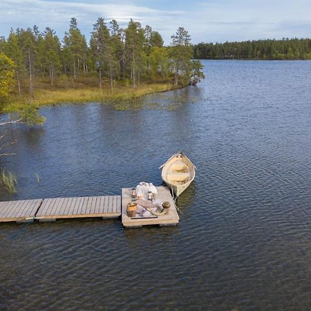 Moekki - The White Blue Wilderness Lodge Inari Esterno foto